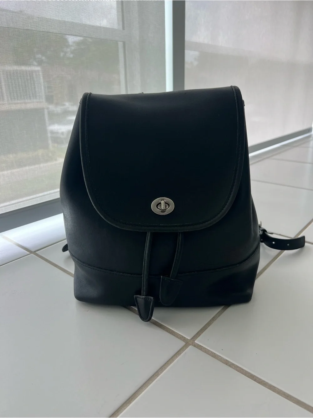 black leather fringe backpack Saint Laurent Festival Small 199040 Colour:Hot Pink/White 33 x 35 cm Dakine - Campus Backpack selection-cadeaux-AH24-homme